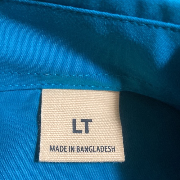 Red Head turquoise, short sleeve button down top - Picture 4 of 5